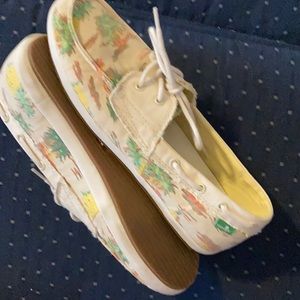 Sanuk boat shoes size 8